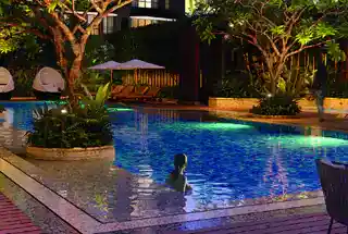 Infinity swimming pool at Lodha Vista